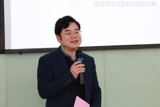 副院长谢宏忠教授主持"校外导师主题发言与自由讨论"环节莆田农村商业